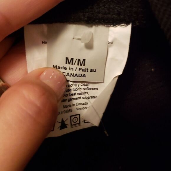 MEC medium sized black polartec toque - Picture 3 of 5